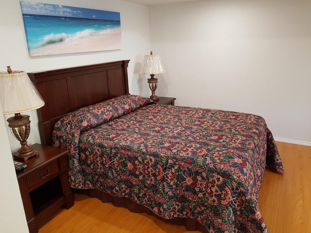 Windsong Guest Apartments ペムブローク教区 エクステリア 写真
